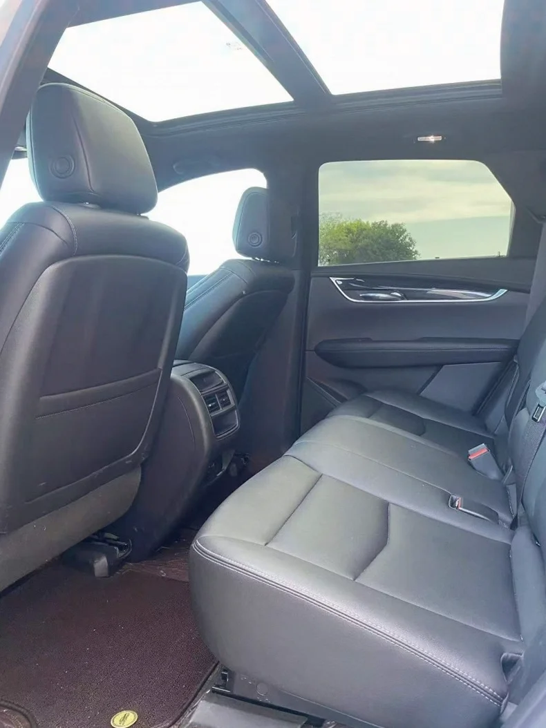 凯迪拉克XT5 内饰后排