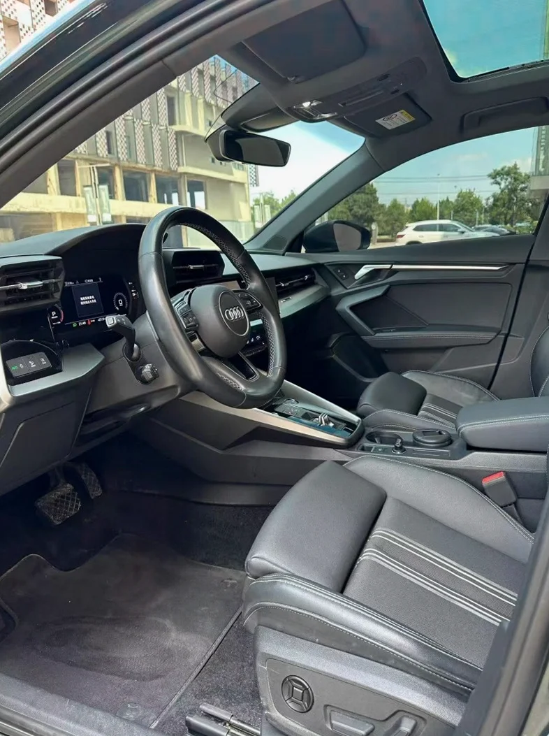 奥迪A3 后面外观一