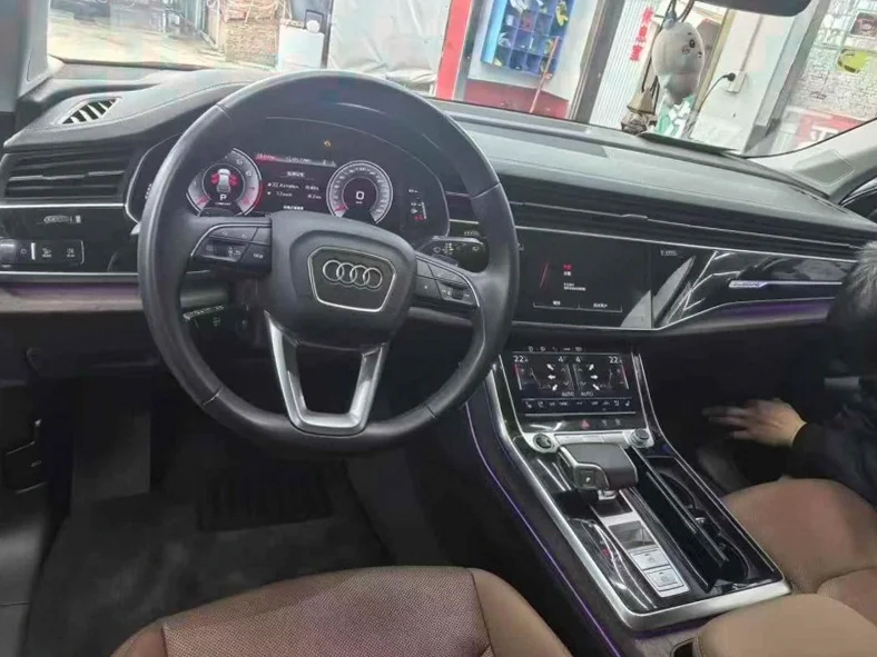 奥迪Q7 后面外观一