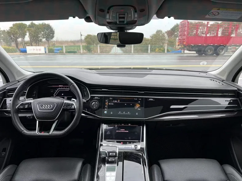 奥迪Q7 后面外观三