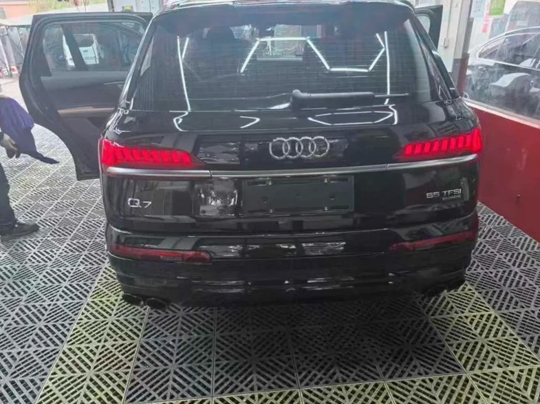 奥迪Q7 内饰后排