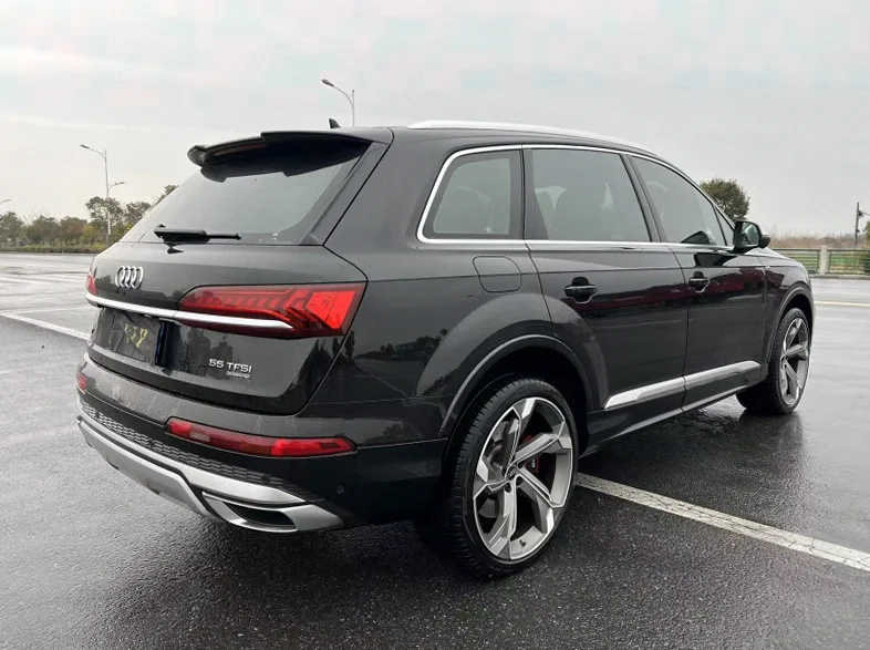 奥迪Q7 内饰后排