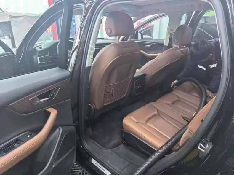 奥迪Q7 后面外观三