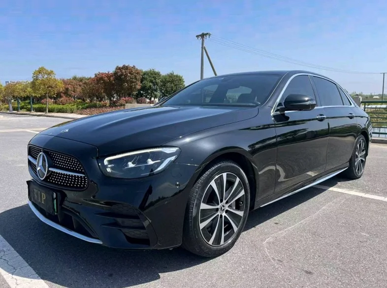 奔驰E 后面外观二