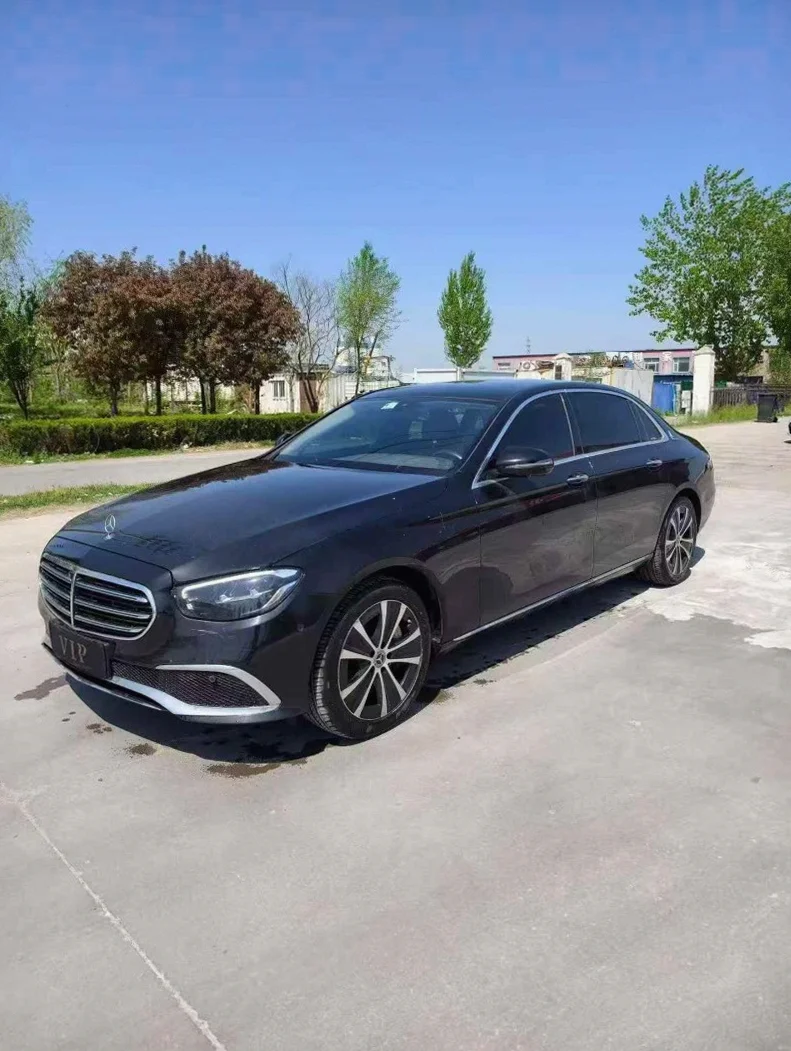 奔驰E 正面外观二