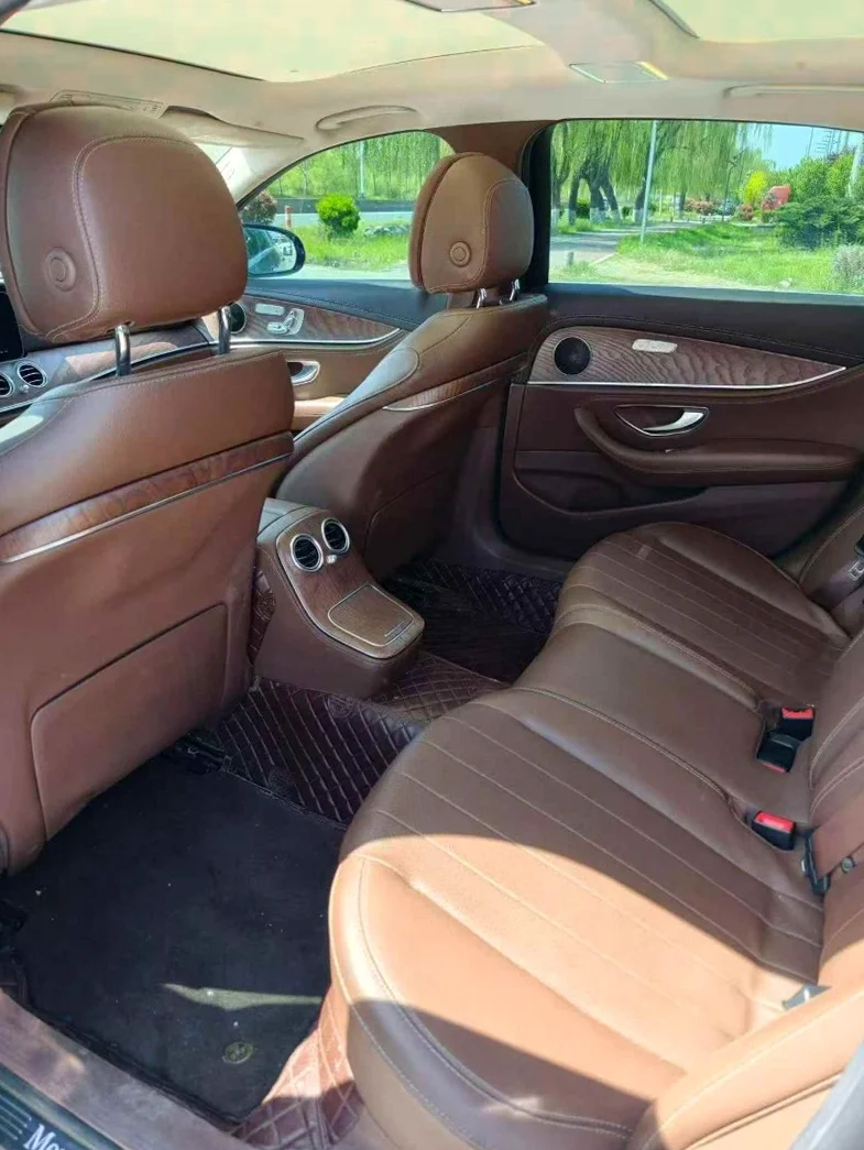 奔驰E 后面外观二