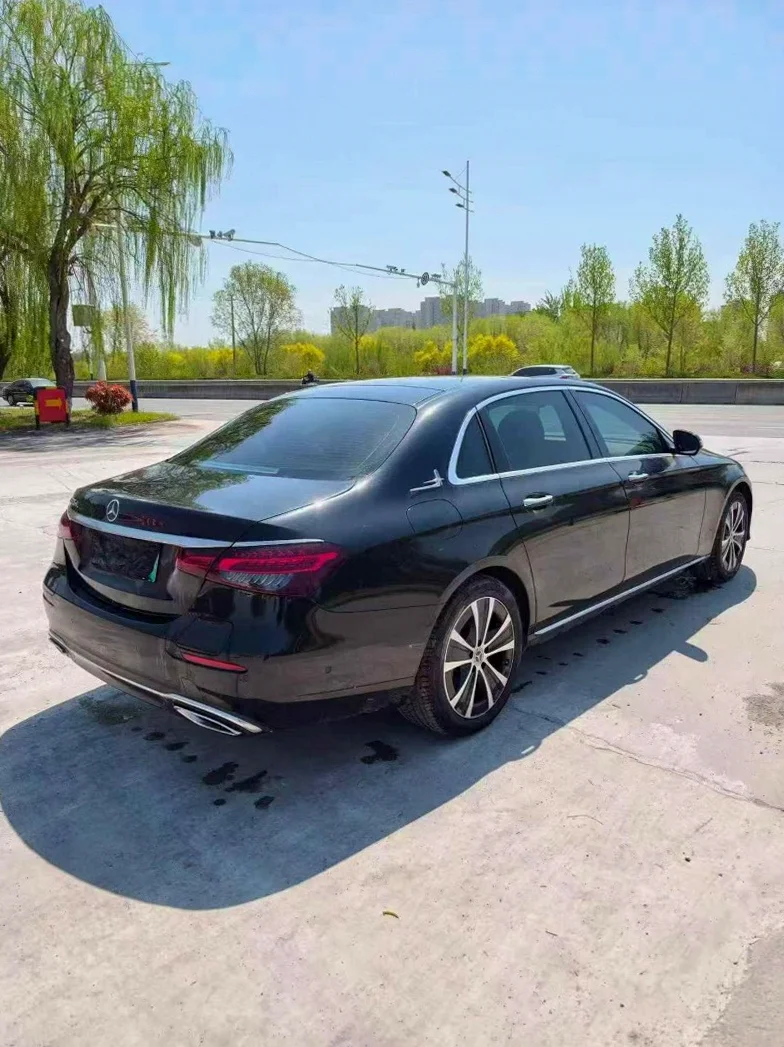 奔驰E 内饰前排