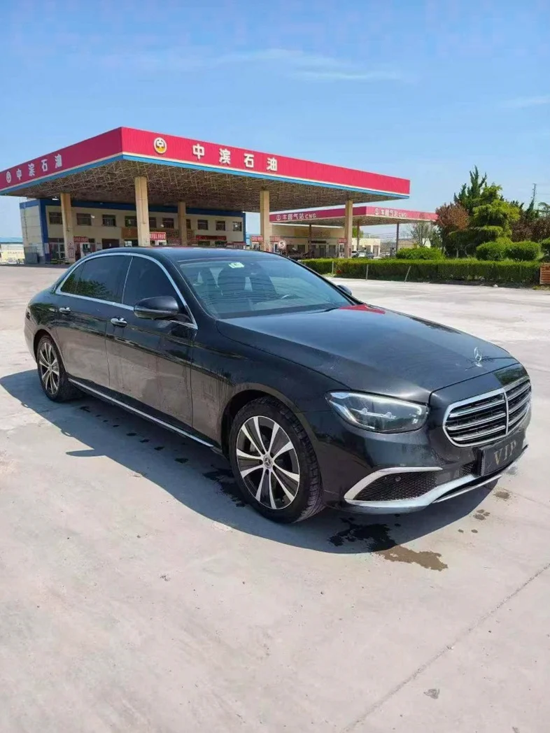 奔驰E 正面外观三