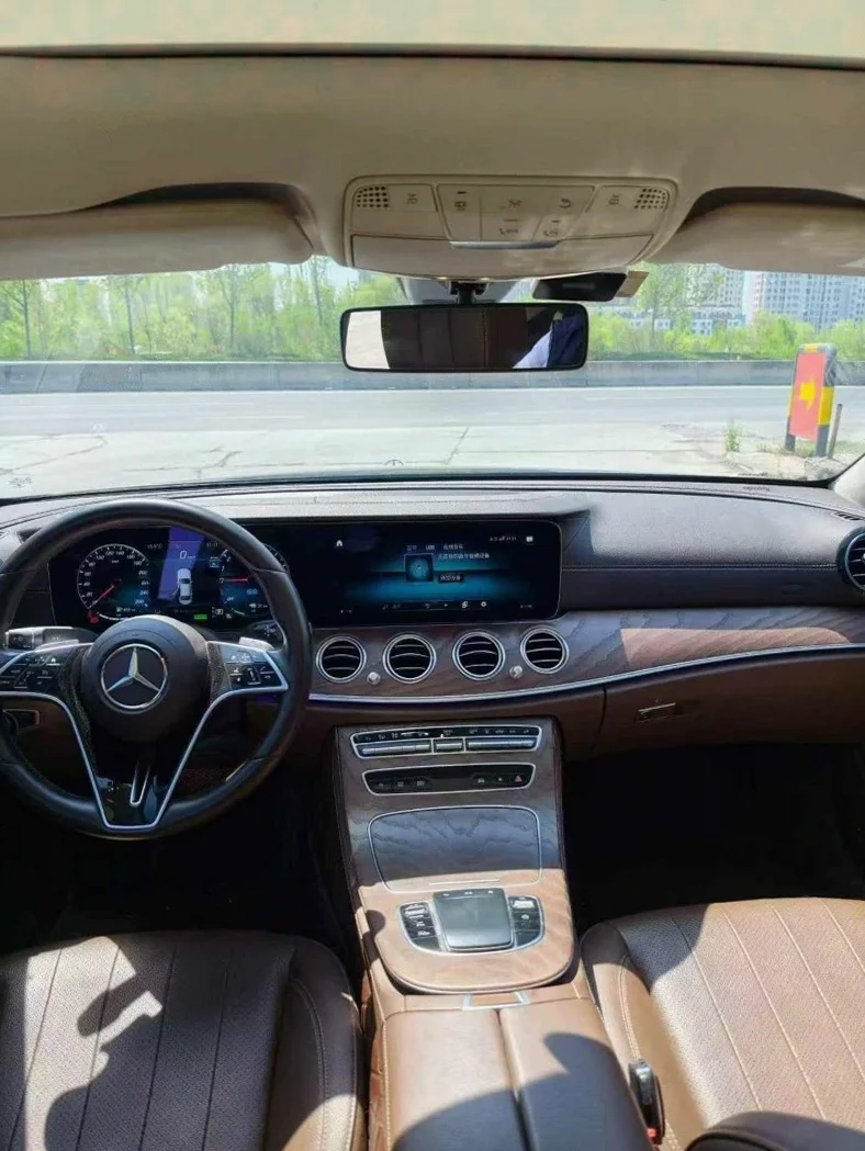 奔驰E 后面外观三