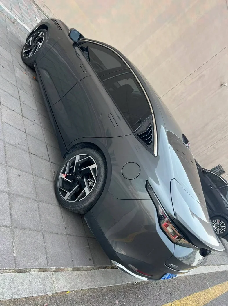 长安汽车逸达 驾驶室