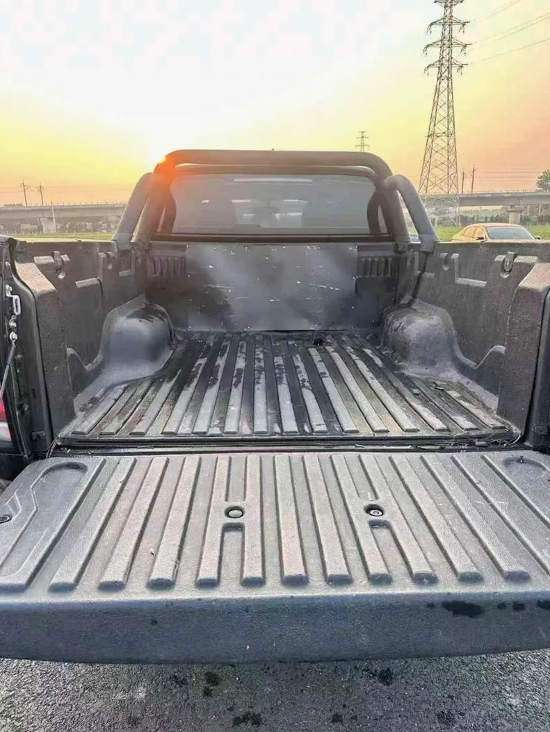 长城汽车炮 后面外观一