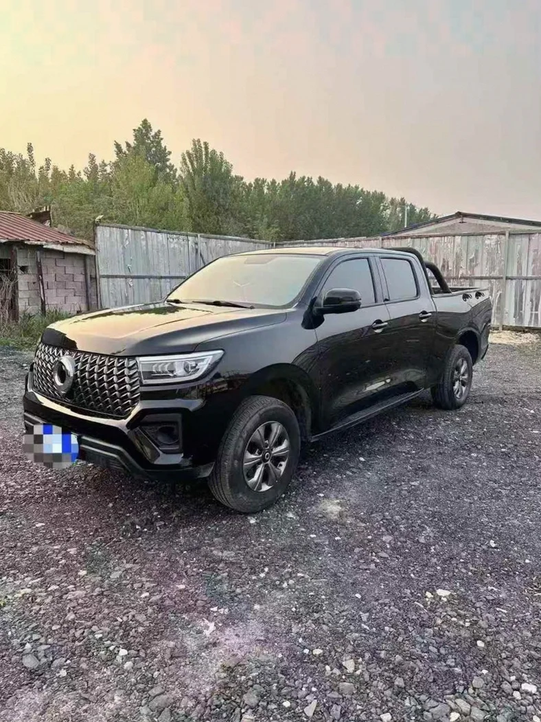 长城汽车炮 正面外观三