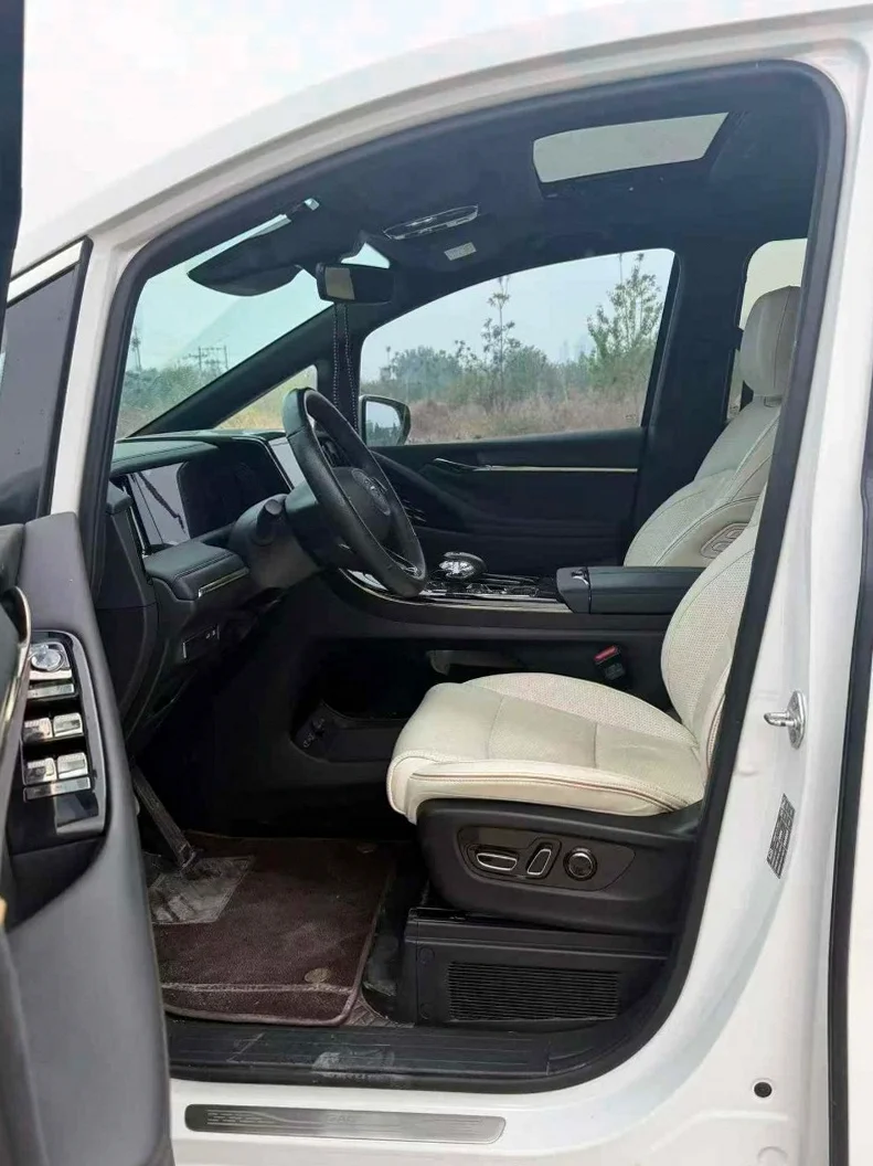 传祺M8 后面外观一