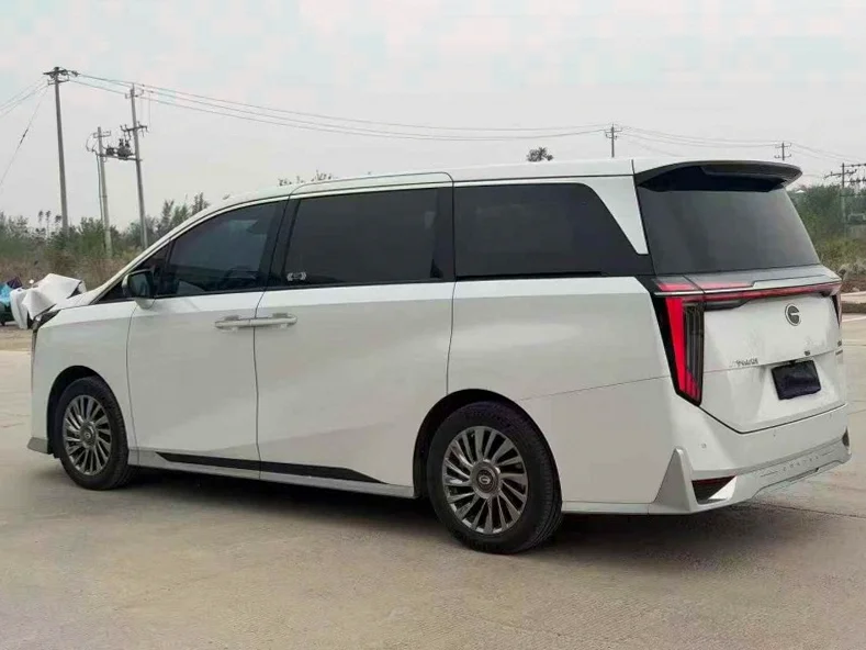 传祺M8 内饰后排