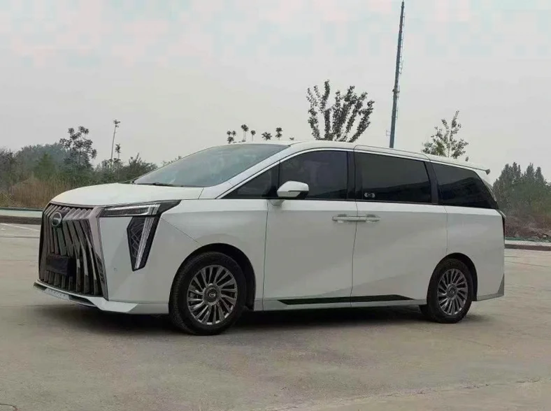 传祺M8 正面外观二