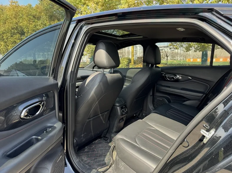 传祺影豹 内饰前排