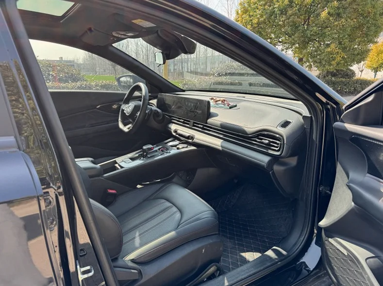 传祺影豹 内饰后排