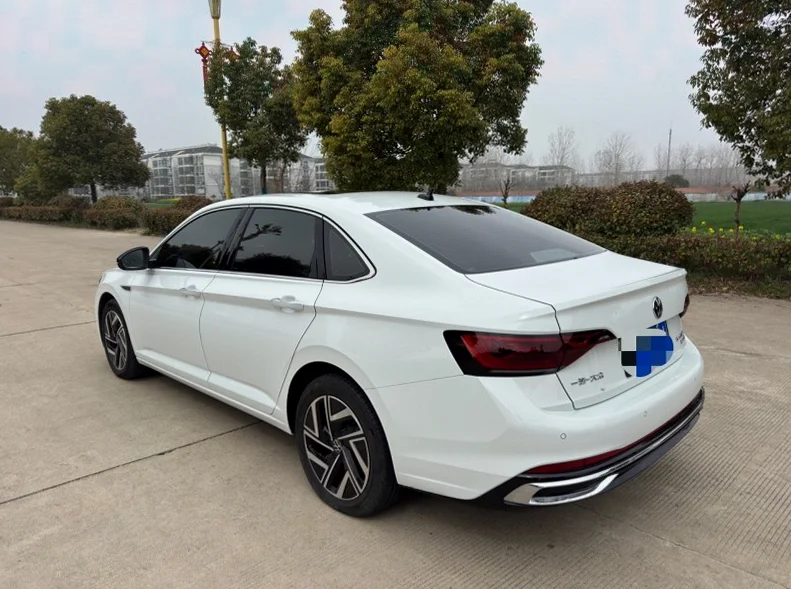 大众速腾 后面外观二