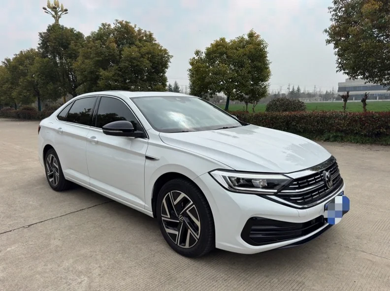 大众速腾 正面外观三