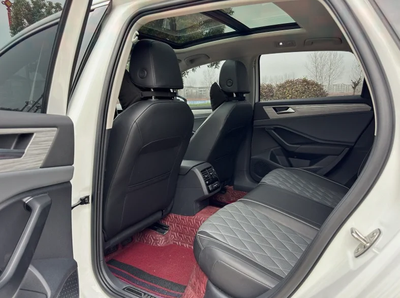 大众速腾 内饰前排