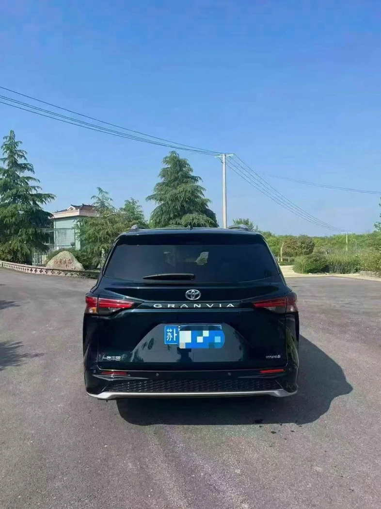 丰田塞纳 驾驶室