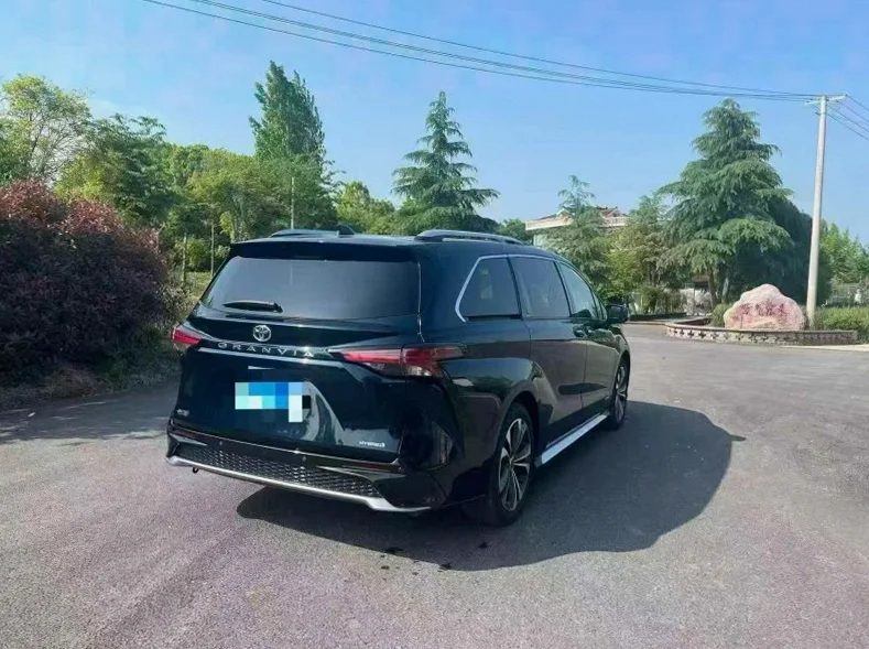 丰田塞纳 内饰前排