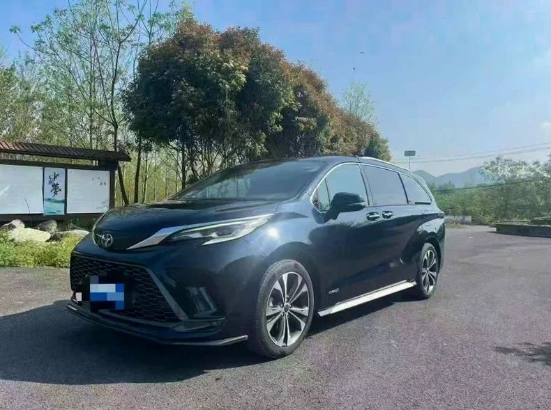 丰田塞纳 正面外观三