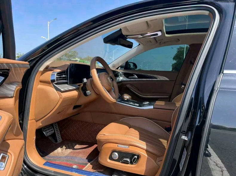 红旗H9 正面外观三