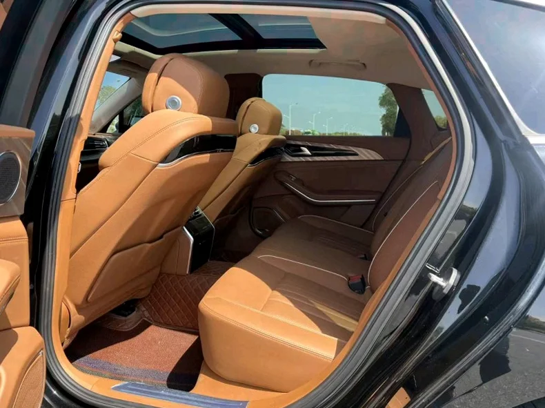 红旗H9 后面外观二