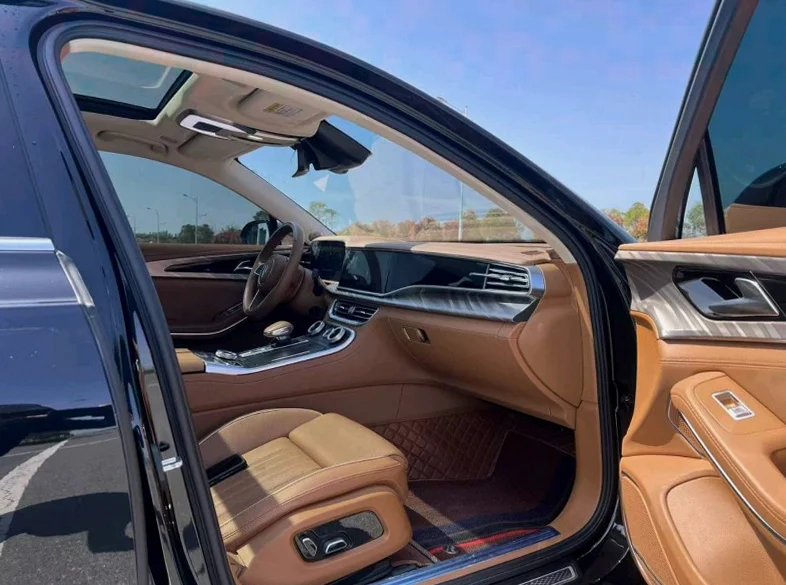 红旗H9 后面外观一