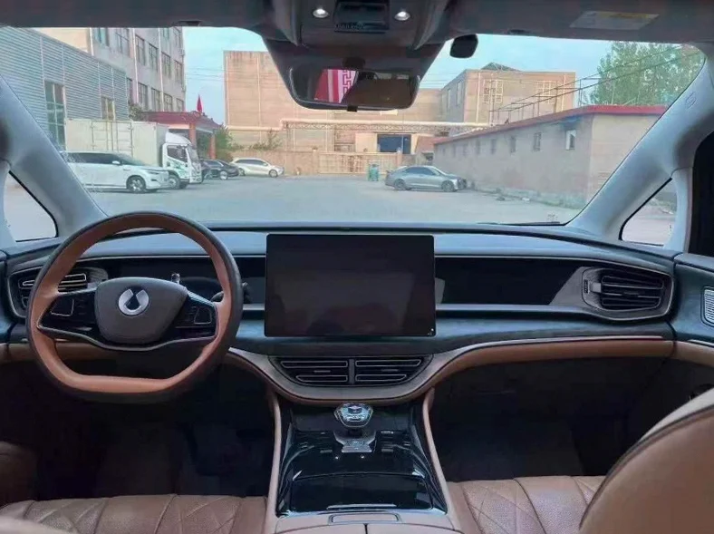 腾势D9 后面外观一