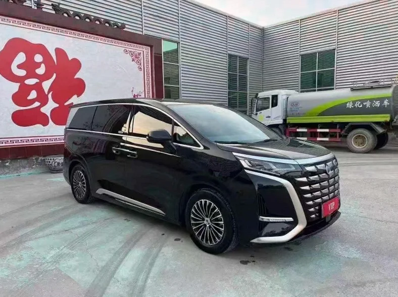 腾势D9 正面外观二