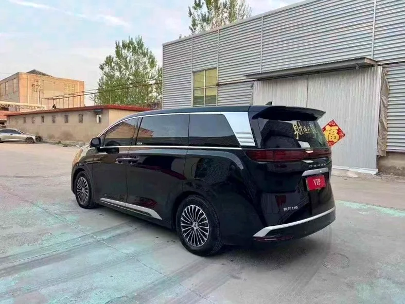 腾势D9 内饰后排