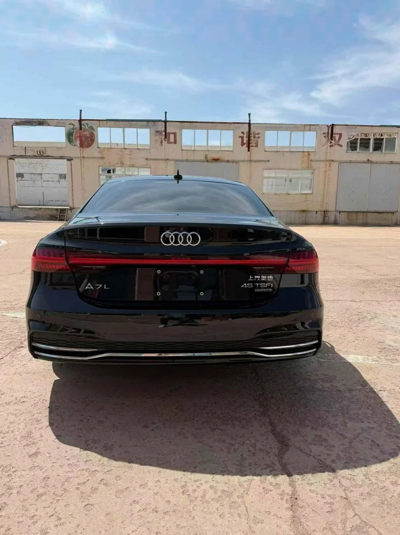 奥迪A7L 内饰前排