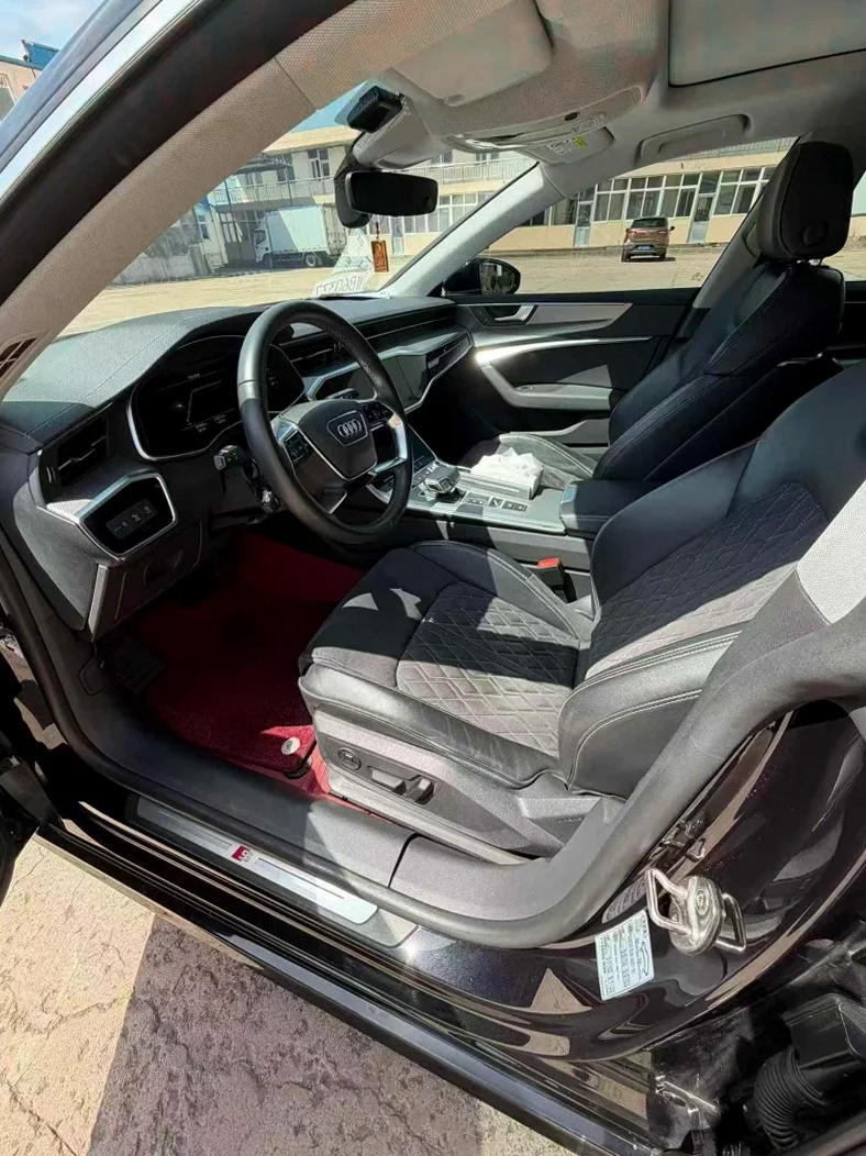 奥迪A7L 后面外观一