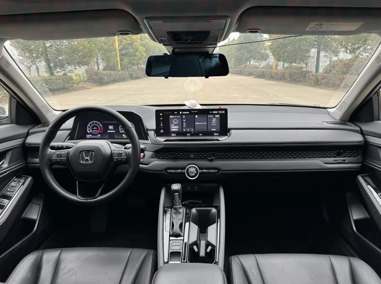 本田雅阁 驾驶室