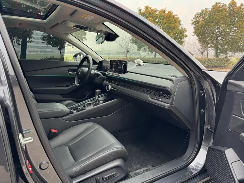 本田雅阁 内饰后排