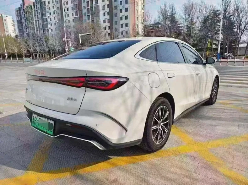 比亚迪海豹 内饰后排