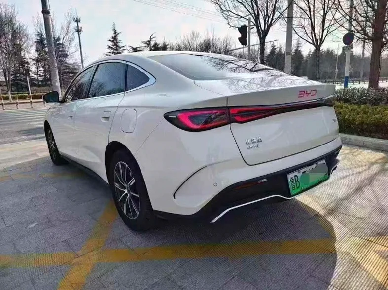 比亚迪海豹 内饰前排