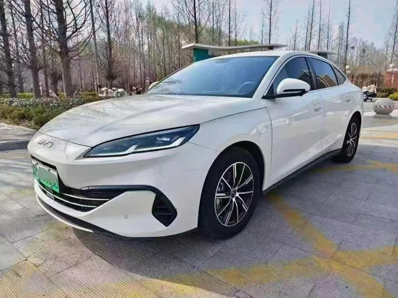 比亚迪海豹 正面外观三