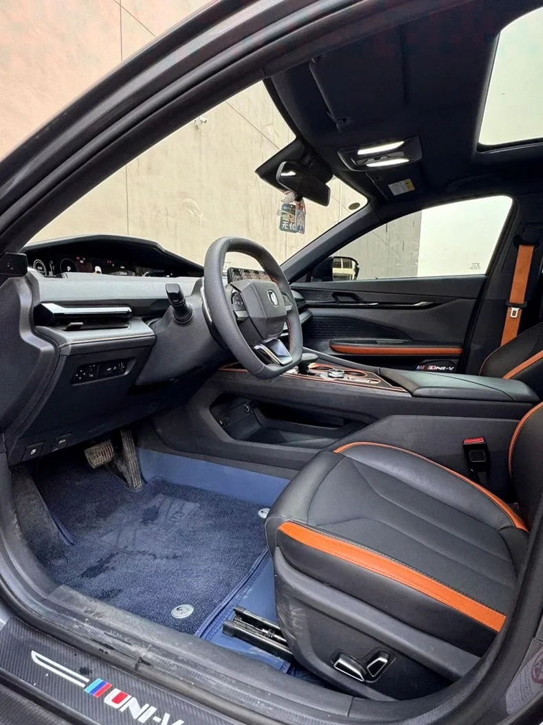 长安汽车UNI 内饰后排
