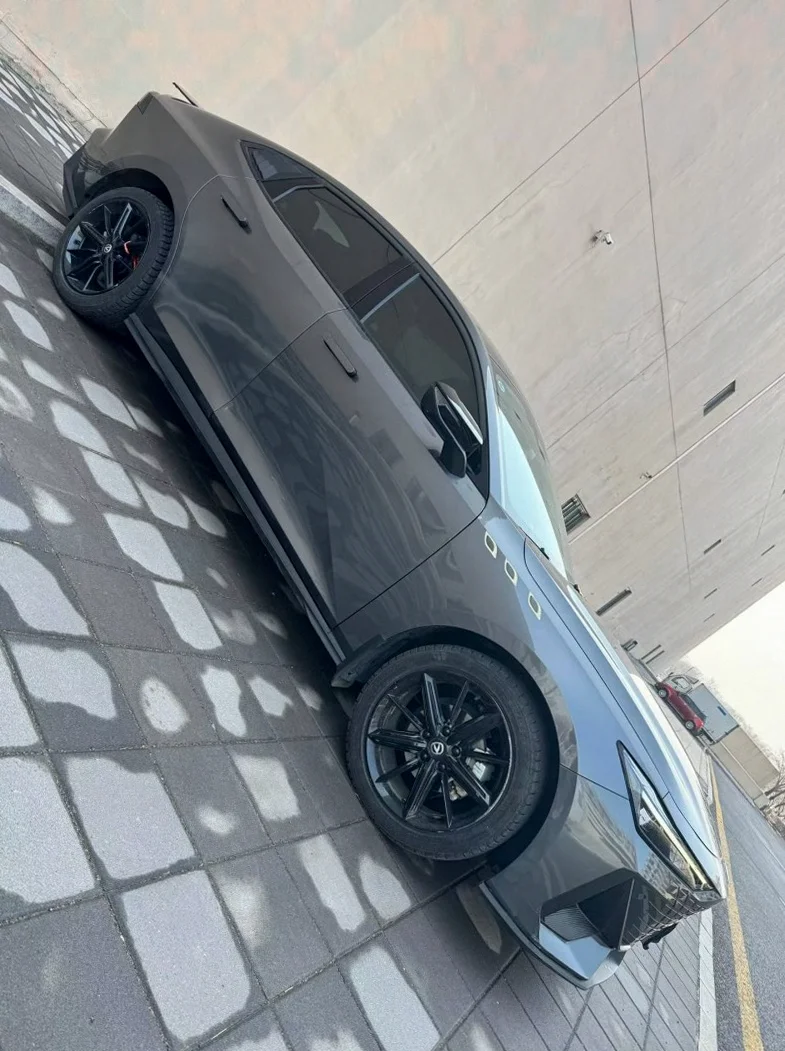 长安汽车UNI 正面外观二