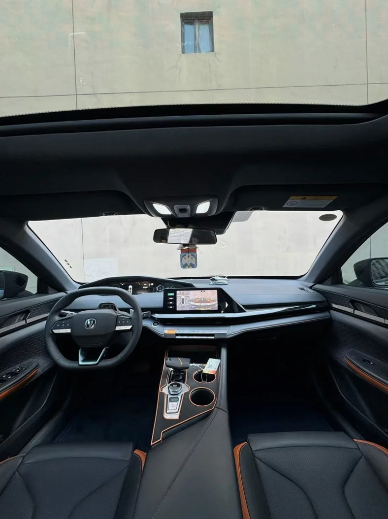 长安汽车UNI 后面外观一