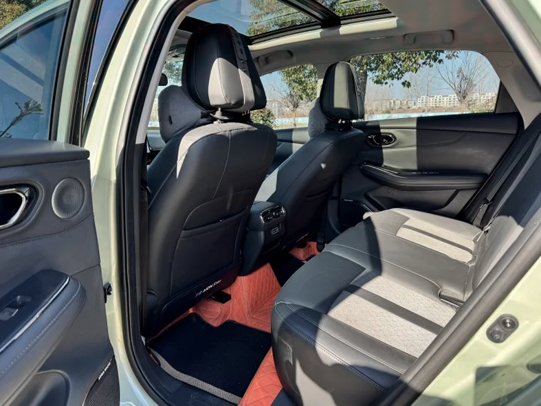 传祺埃安S 内饰前排