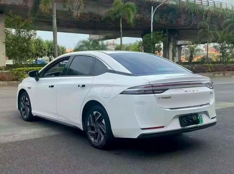 传祺埃安S 后面外观三