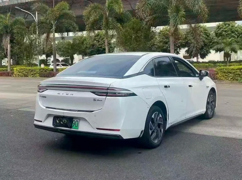 传祺埃安S 内饰前排