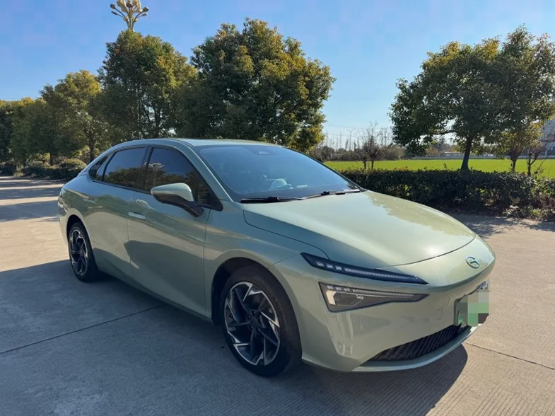 传祺埃安S 正面外观三