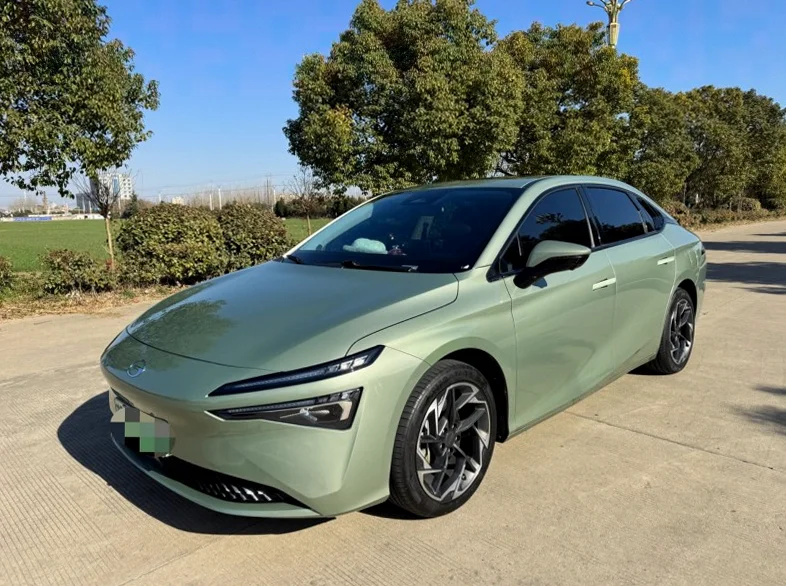 传祺埃安S 正面外观二