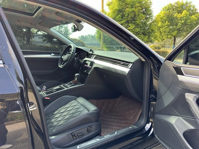 大众迈腾 内饰后排