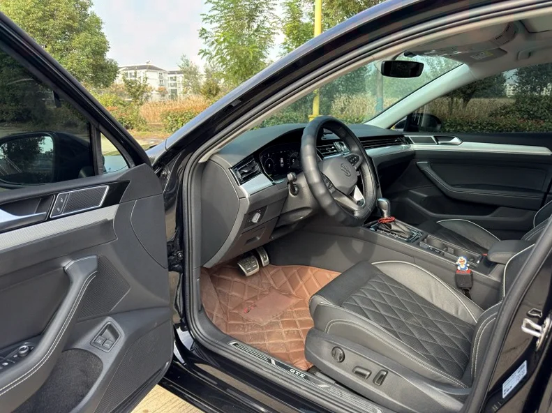 大众迈腾 后面外观三